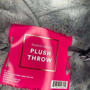 Ulta Limited Edition Plush Throw Grey